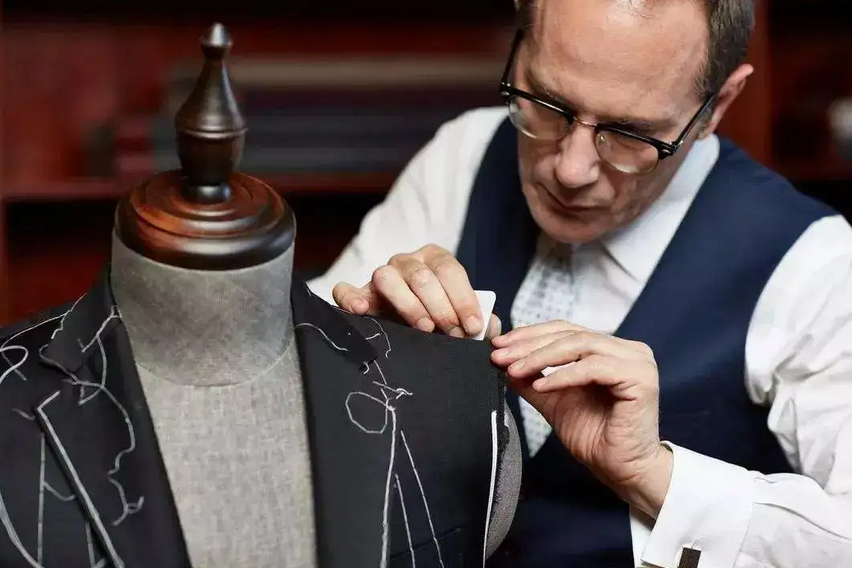 定做職業裝需要量些什么尺寸？